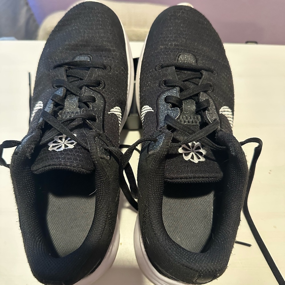 Women’s Nike Flex size 9 and 1/2.